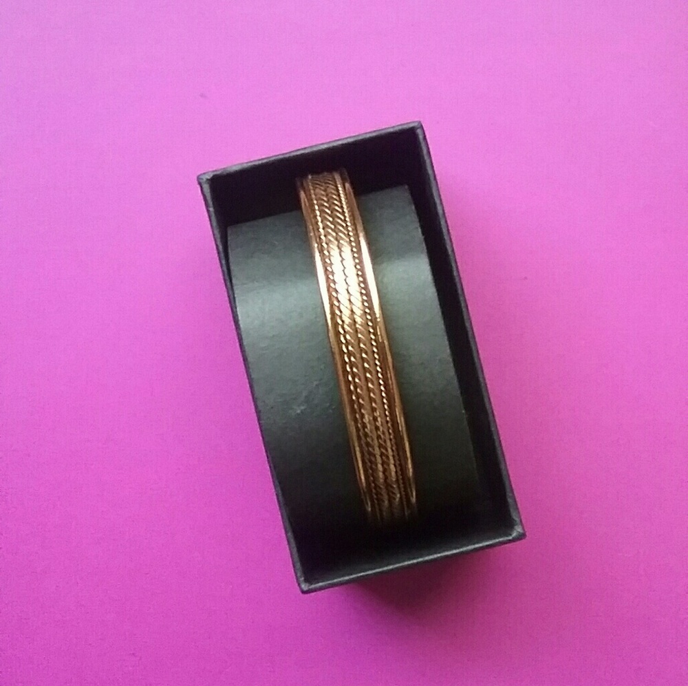 BRACELET